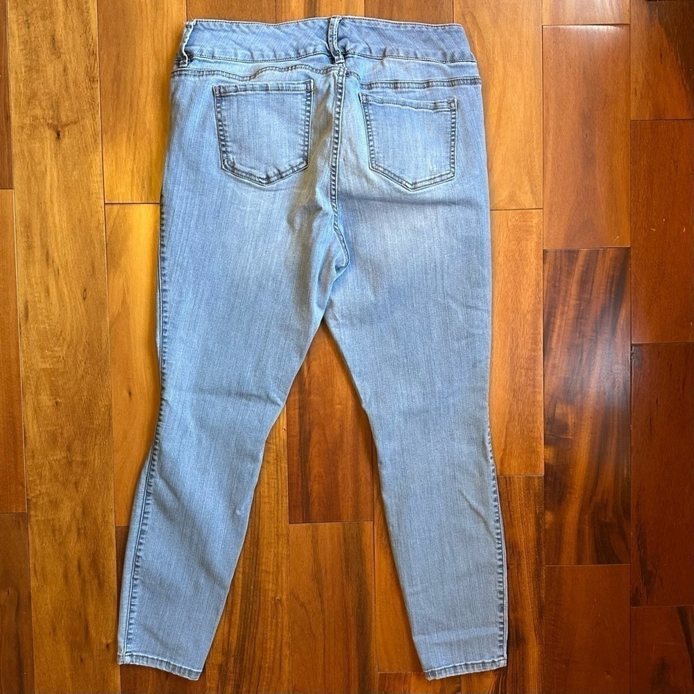Torrid Distressed Jegging - Picture 4 of 11